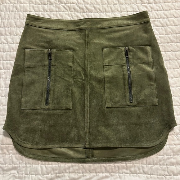 🔥BCBGMAXAZRIA Green Faux Suede Mini Skirt - Size: XXS - Picture 4 of 8